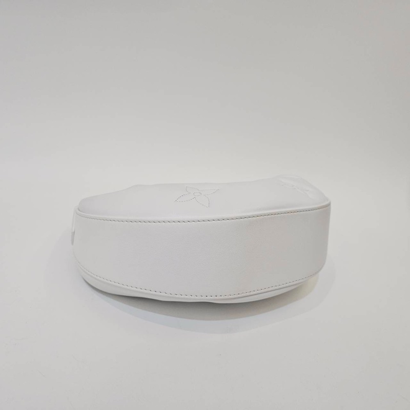 LV 白牛皮壓紋 Over the moon金釦斜背彎月包M59799-5