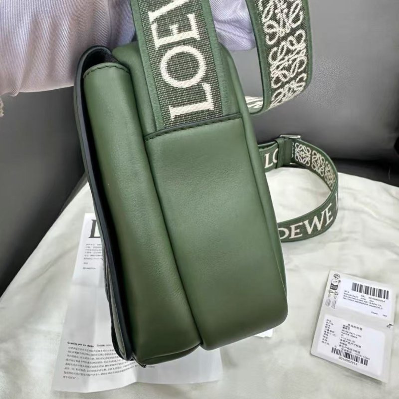 Loewe 綠色郵差包 全新閒置 配件齊全-4
