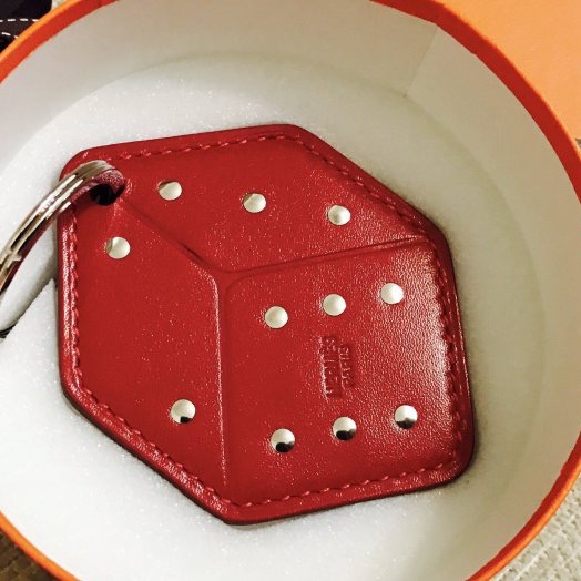 法國Hermes愛馬仕皮革鉚釘鑰匙圈 經典限定法國製紅色皮革骰子造形手提包吊飾-4