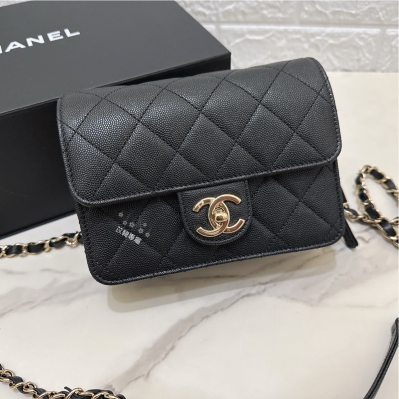 CHANEL 荔枝牛皮黑金方胖口蓋包-2