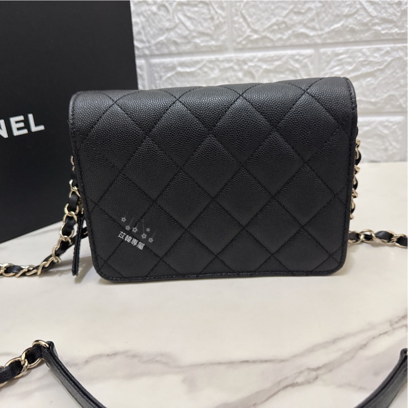CHANEL 荔枝牛皮黑金方胖口蓋包-7
