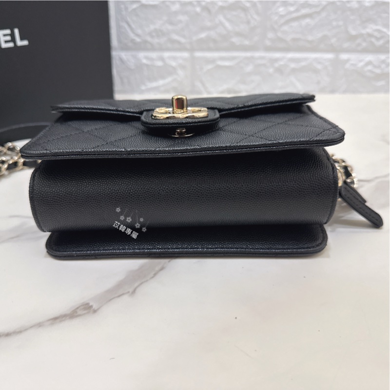 CHANEL 荔枝牛皮黑金方胖口蓋包-8
