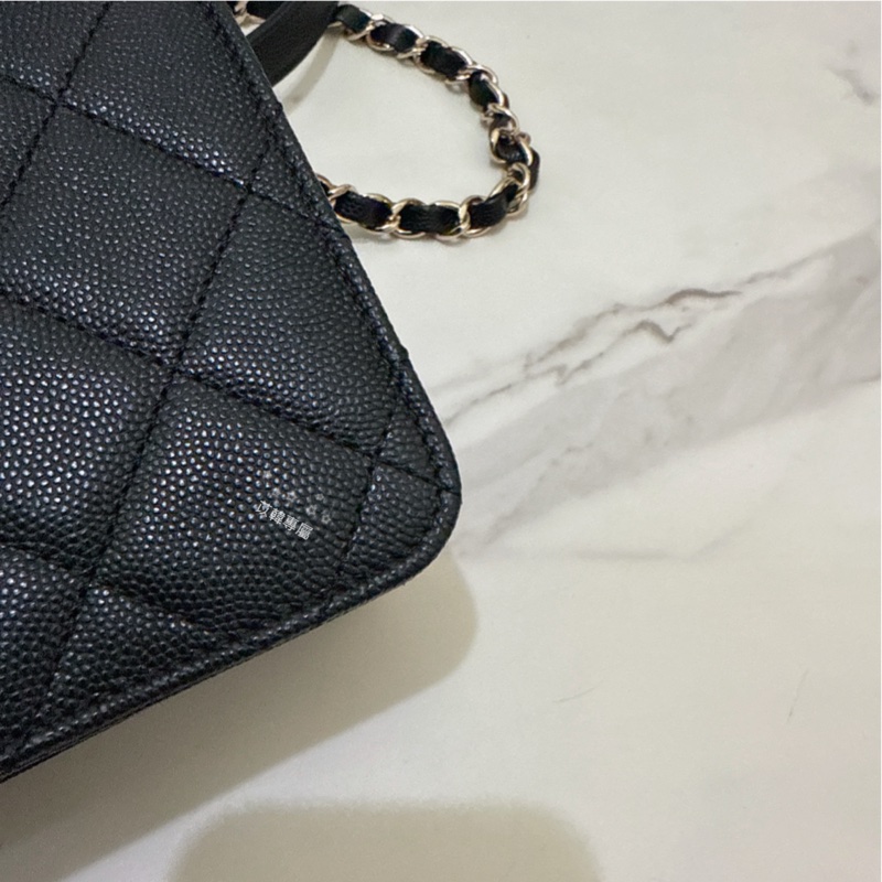 CHANEL 荔枝牛皮黑金方胖口蓋包-13