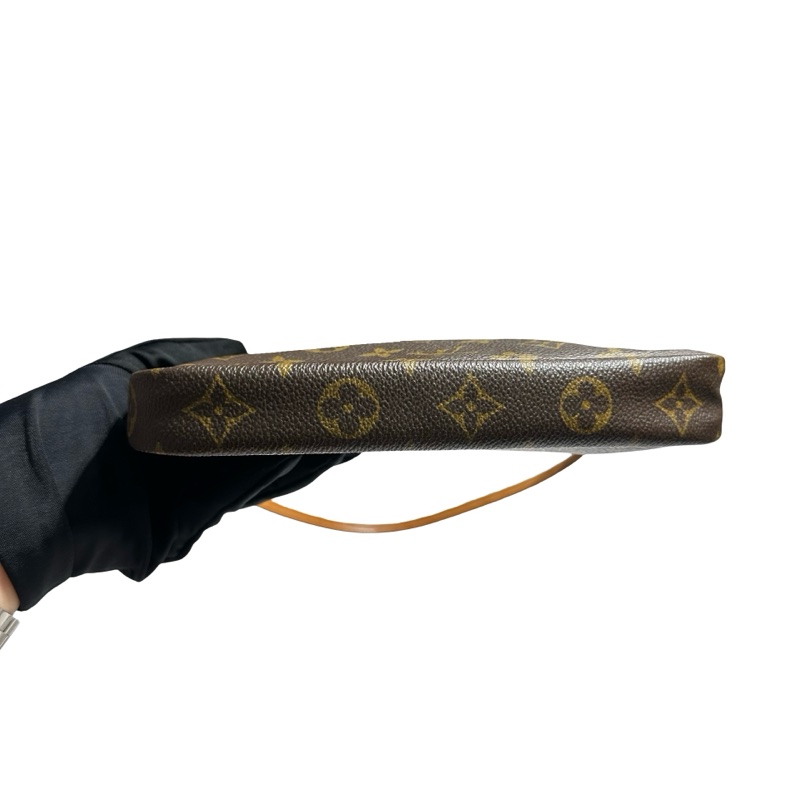 LOUIS VUITTON POCHETTE BAG  Monogram Canvas Shoulder bag-4
