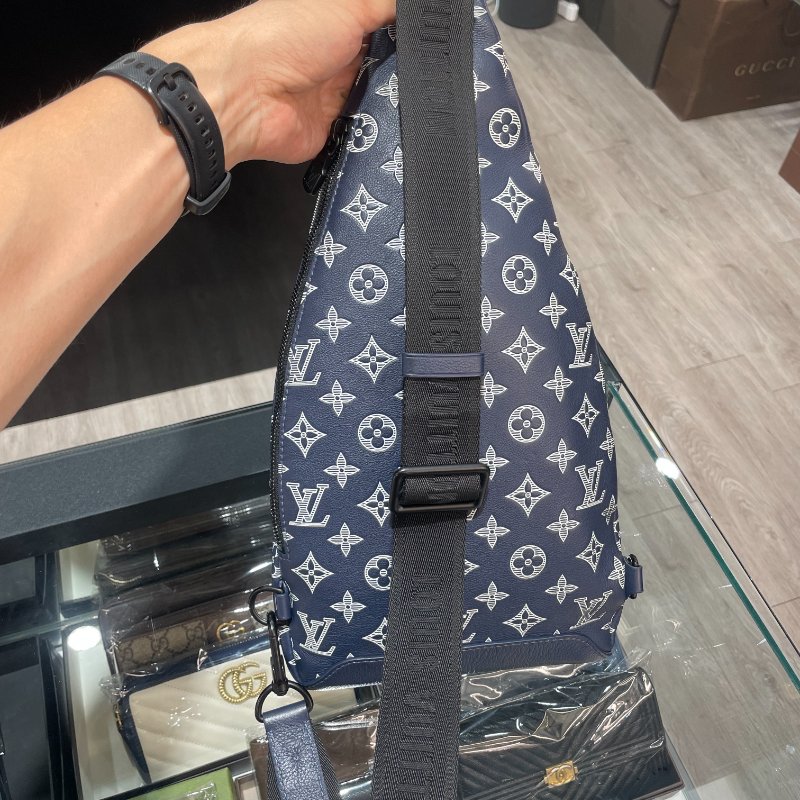 LV 斜背包/側背包/單肩包/胸口包 Duo M24751 9成新-21
