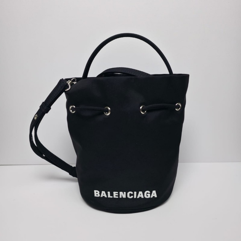 Balenciaga - Drawstring Buckst Logo Bag(黑色)-0