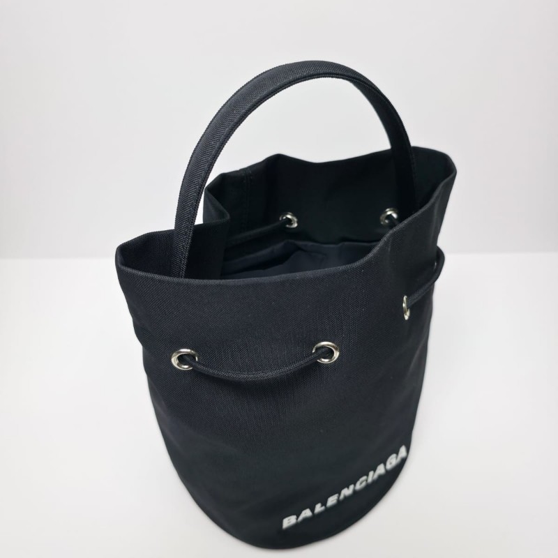Balenciaga - Drawstring Buckst Logo Bag(黑色)-5