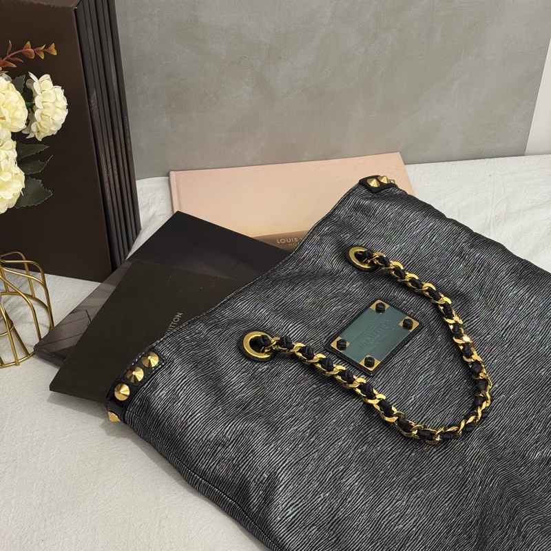Louis Vuitton 鐵灰卯釘提袋-1