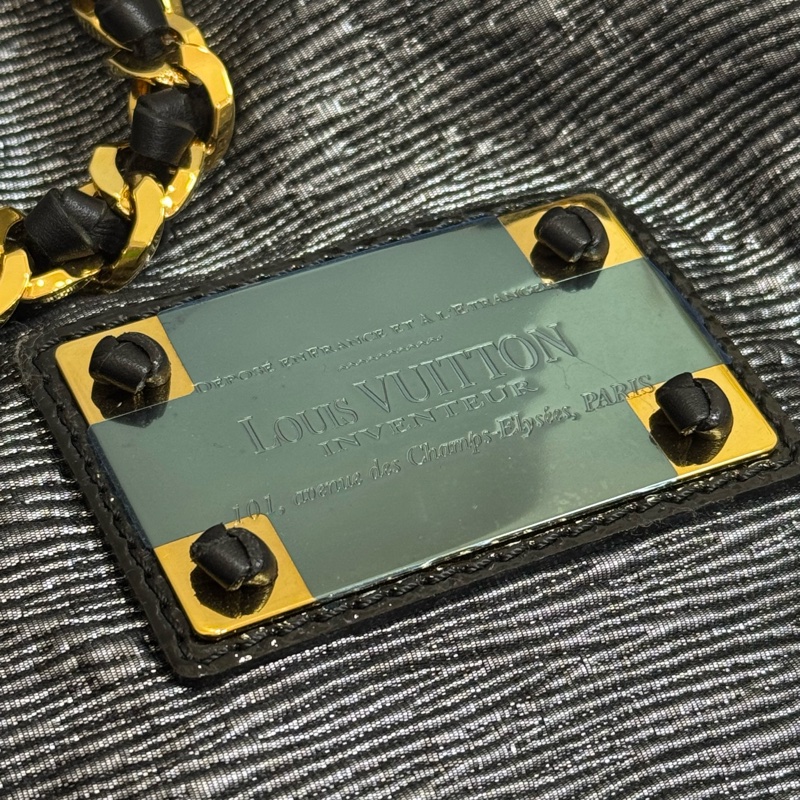 Louis Vuitton 鐵灰卯釘提袋-4