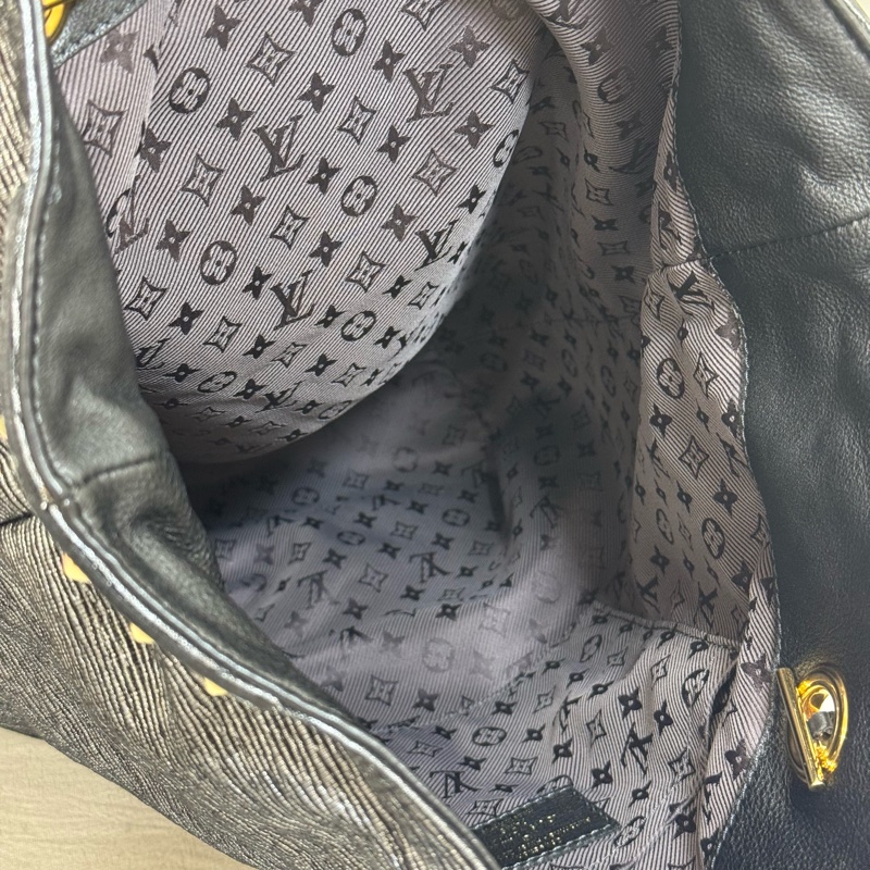 Louis Vuitton 鐵灰卯釘提袋-8