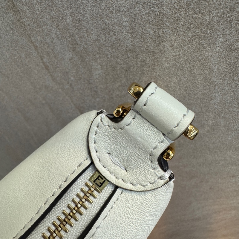 FENDI白金小牛皮Fendigraphy MINI半月手拿包7AS089-14