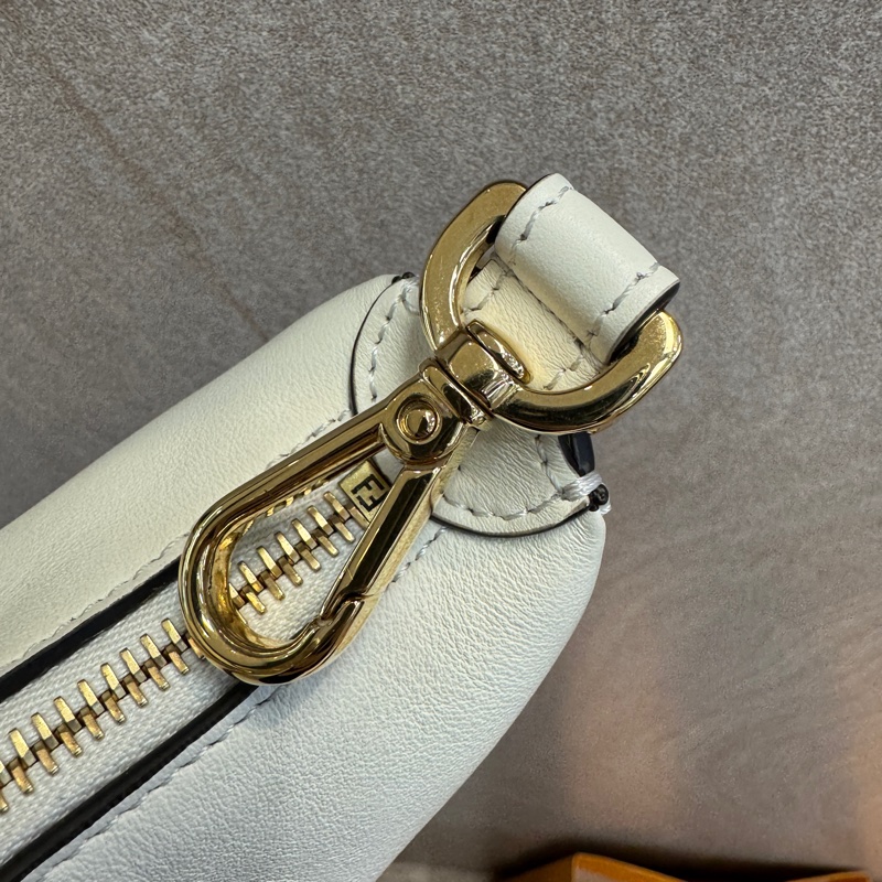 FENDI白金小牛皮Fendigraphy MINI半月手拿包7AS089-16