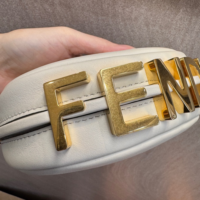 FENDI白金小牛皮Fendigraphy MINI半月手拿包7AS089-18