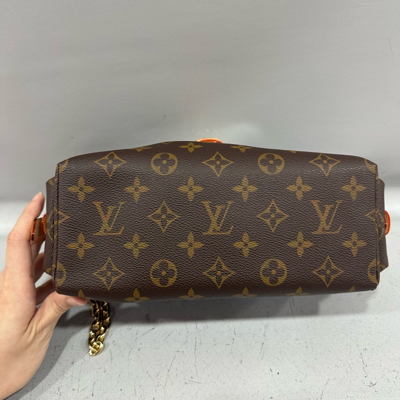 LV M25085 老花金鏈Odyssee 斜背包-21