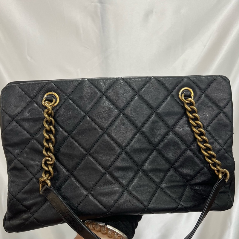 CHANEL 金釦菱格紋手提托特包 黑-2