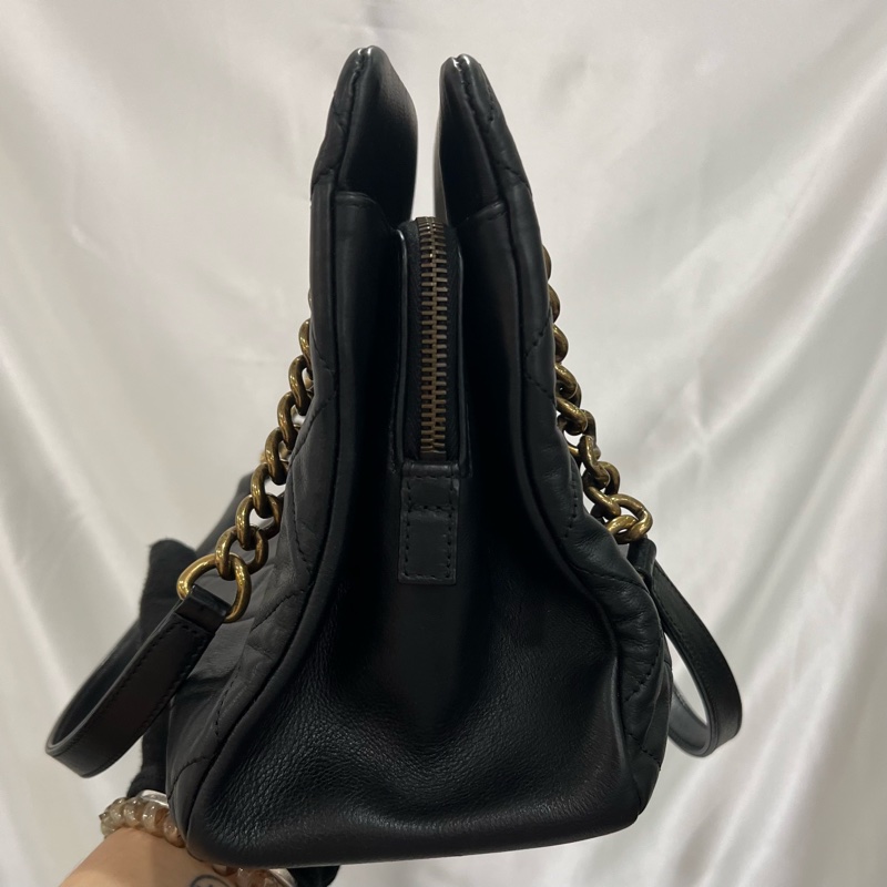 CHANEL 金釦菱格紋手提托特包 黑-3