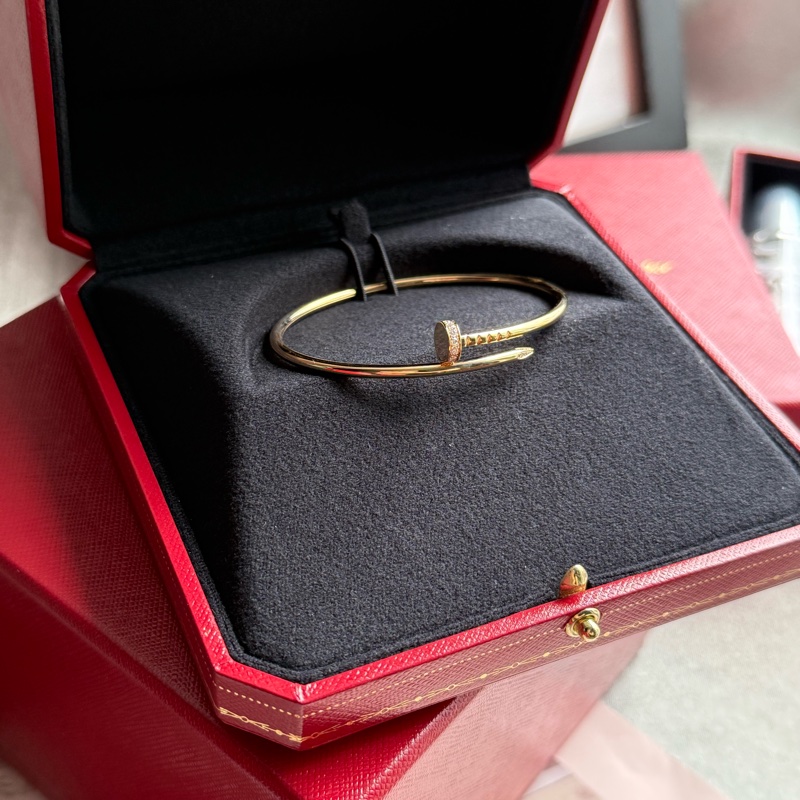Cartier Juste un Clou 18K 金及鑽石螺釘造型小款手環(金色)-2