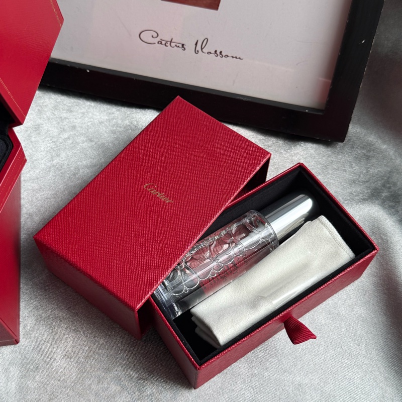 Cartier Juste un Clou 18K 金及鑽石螺釘造型小款手環(金色)-4