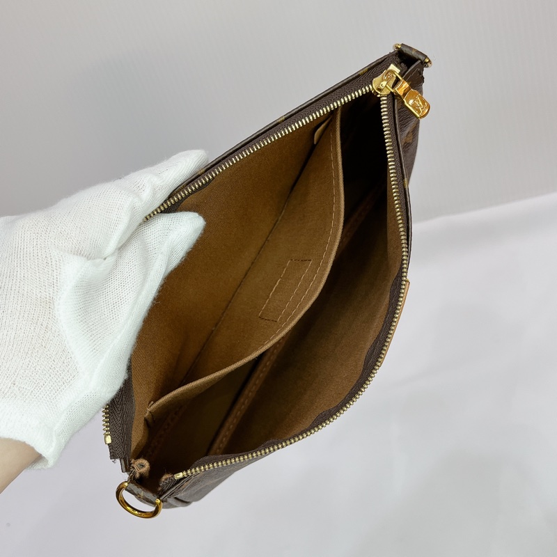 莉亞精品♡LV M44813  五合一 綠 九新美包-11