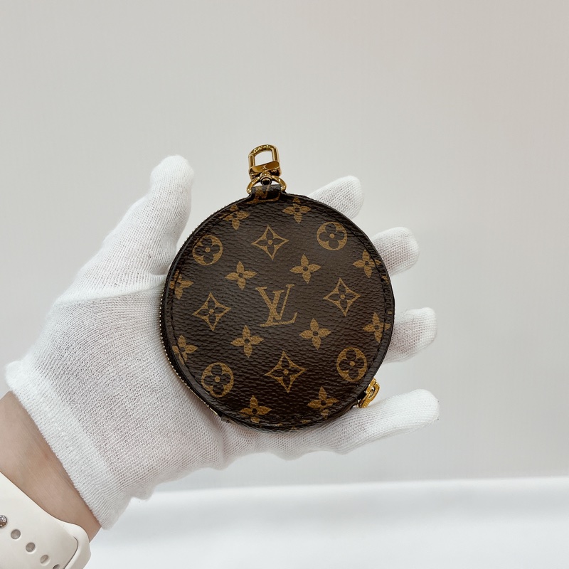 莉亞精品♡LV M44813  五合一 綠 九新美包-12