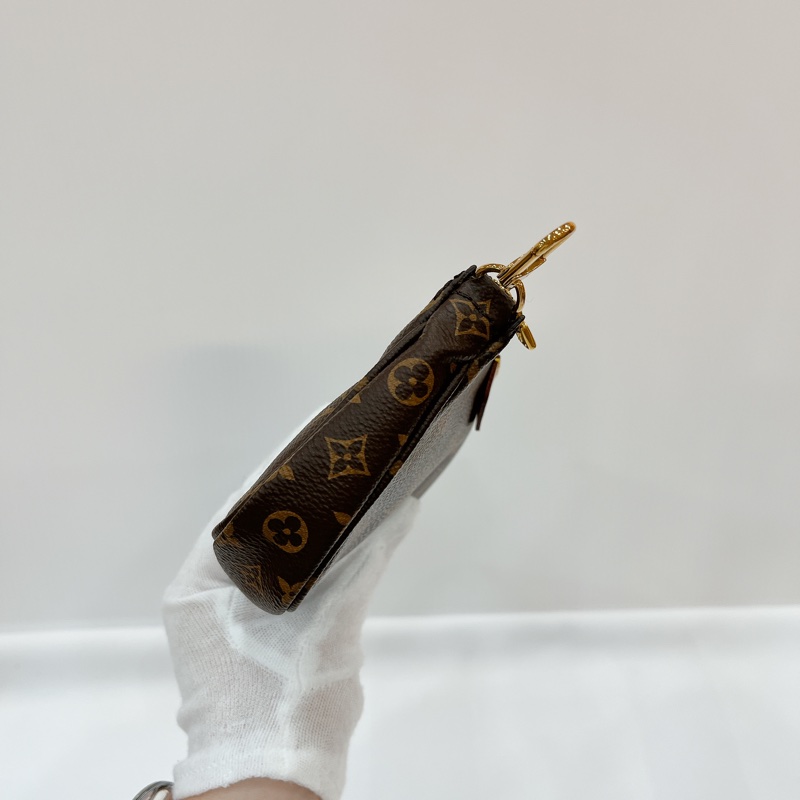 莉亞精品♡LV M44813  五合一 綠 九新美包-19