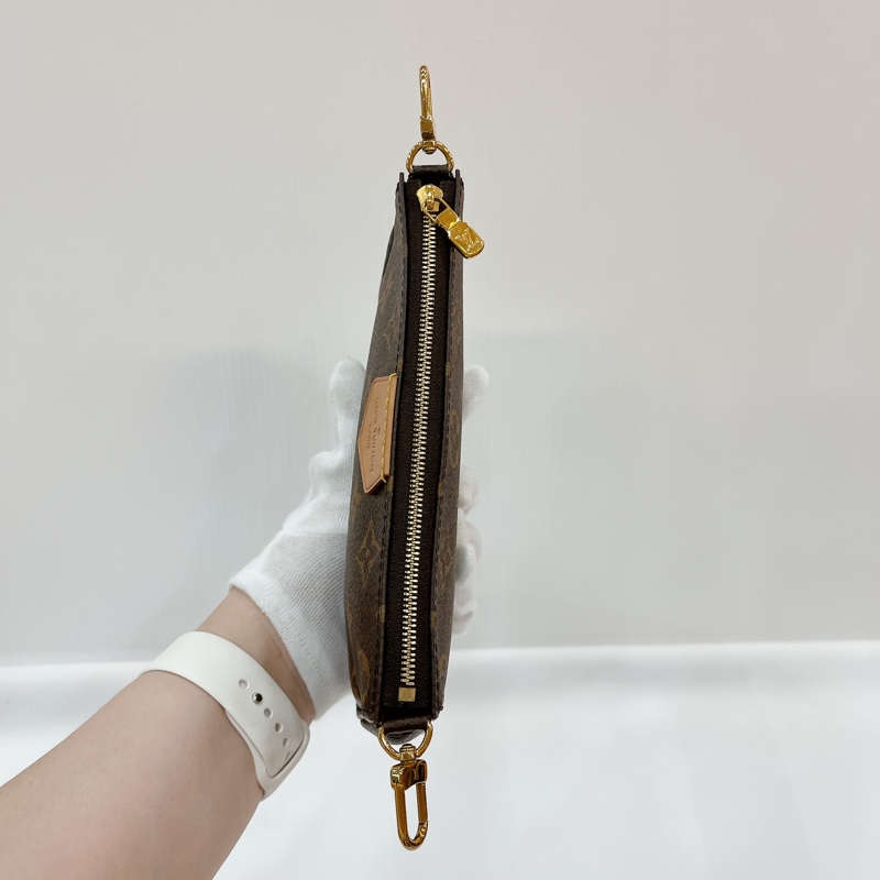 莉亞精品♡LV M44813  五合一 綠 九新美包-20