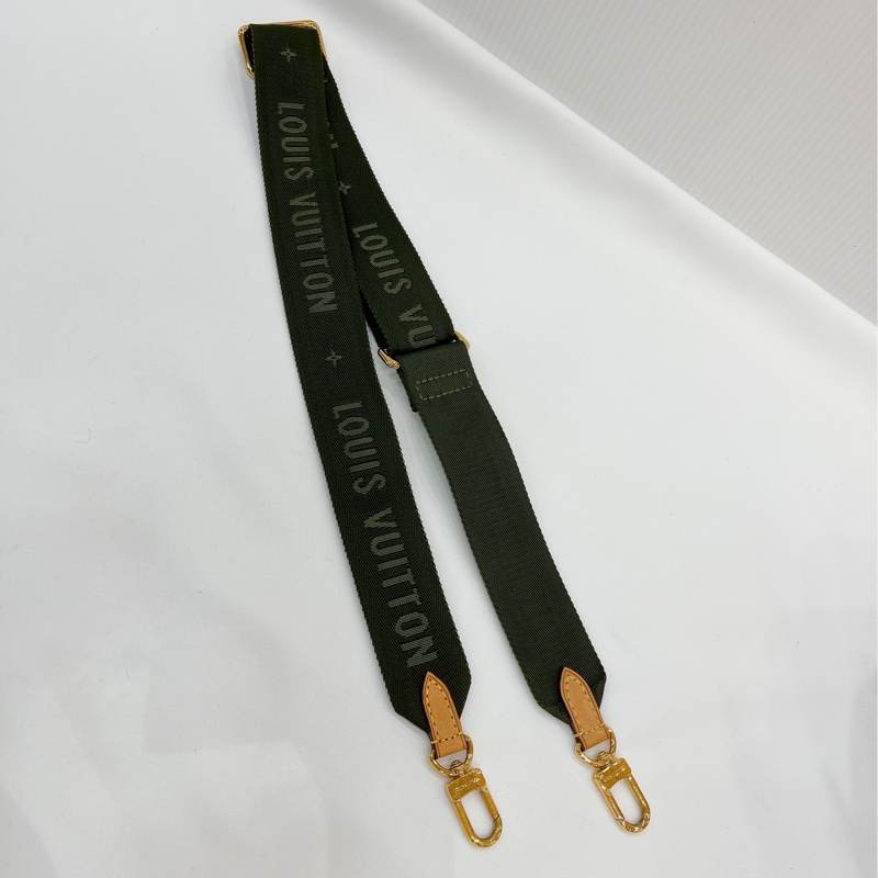 莉亞精品♡LV M44813  五合一 綠 九新美包-22