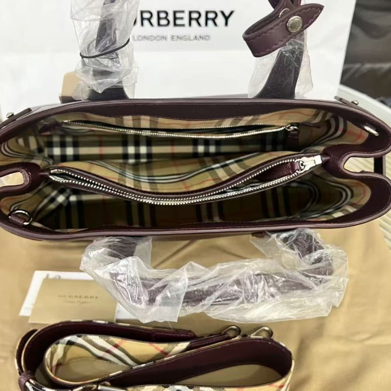 Burberry banner 斜背包酒紅色全皮款 配經典格紋肩帶33×25 全新 配件塵袋-3