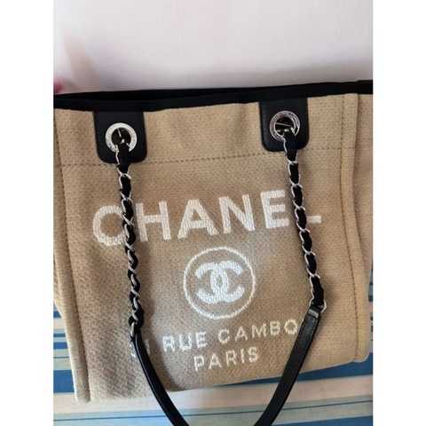 Chanel草編包