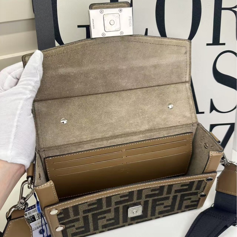 芬迪FENDI trunk 老花盒子包-7