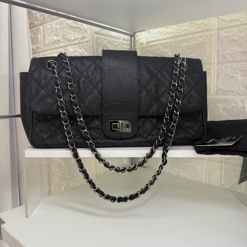 Chanel 荔枝紋黑銀 2.55 扣鏈條包 15 開卡帶塵袋-0