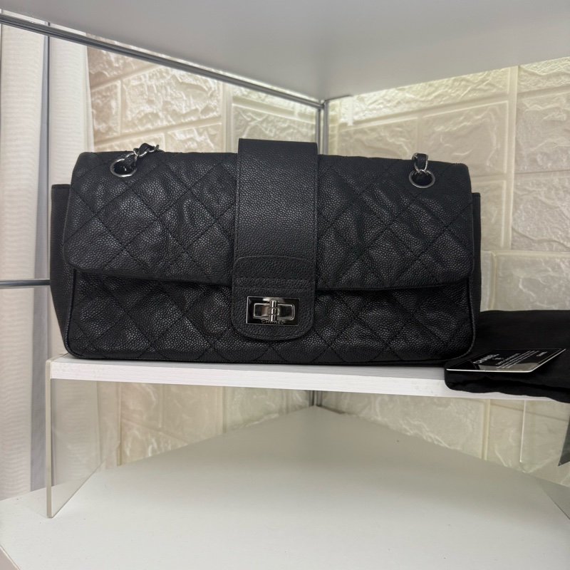 Chanel 荔枝紋黑銀 2.55 扣鏈條包 15 開卡帶塵袋-1