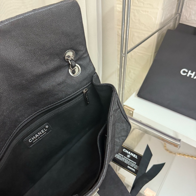 Chanel 荔枝紋黑銀 2.55 扣鏈條包 15 開卡帶塵袋-6