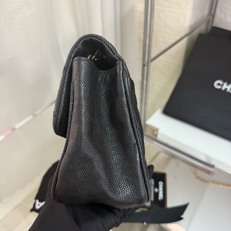 Chanel 荔枝紋黑銀 2.55 扣鏈條包 15 開卡帶塵袋-8