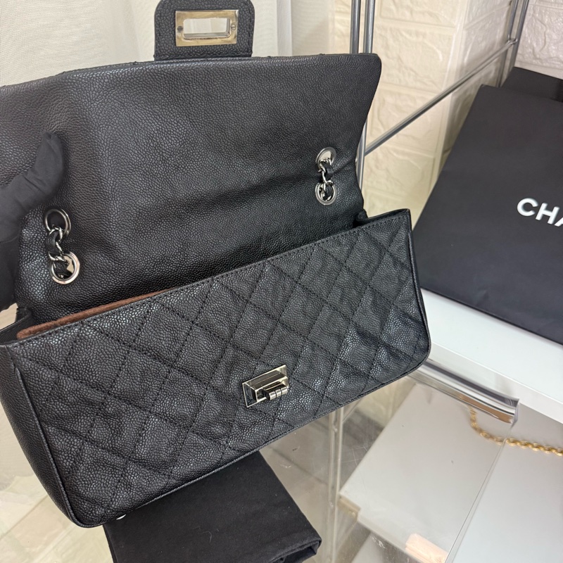 Chanel 荔枝紋黑銀 2.55 扣鏈條包 15 開卡帶塵袋-10