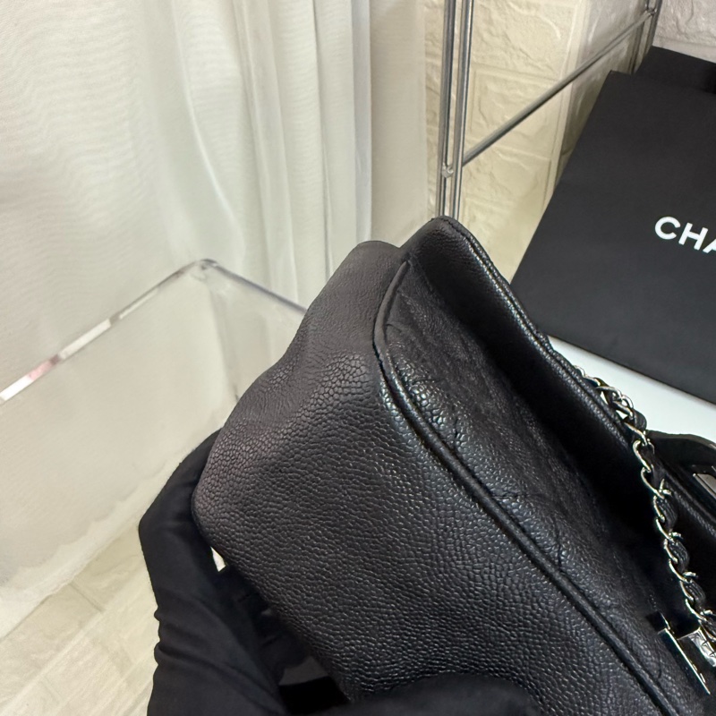 Chanel 荔枝紋黑銀 2.55 扣鏈條包 15 開卡帶塵袋-12