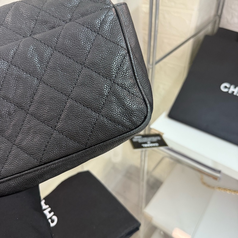 Chanel 荔枝紋黑銀 2.55 扣鏈條包 15 開卡帶塵袋-15