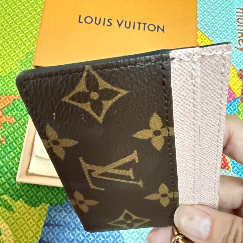 LV。名片夾。老花櫻花粉雙色。-4