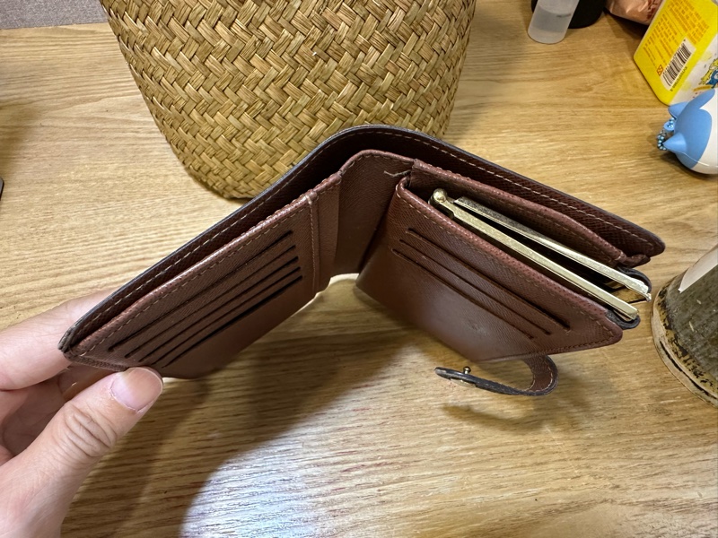 LV 皮夾-1