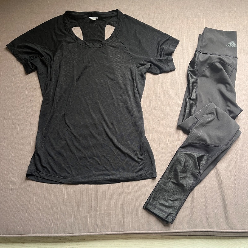 🖤 Adidas 黑色 satin 機能套裝(緊身褲+上衣)經典百搭|運動 x 時尚|含機能設計細節-0