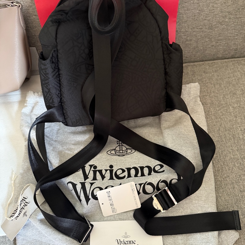 vivienne westwood 日本限定款壓紋後背包-3