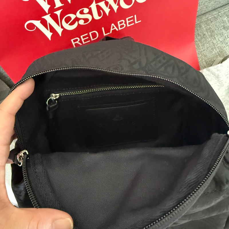 vivienne westwood 日本限定款壓紋後背包-8