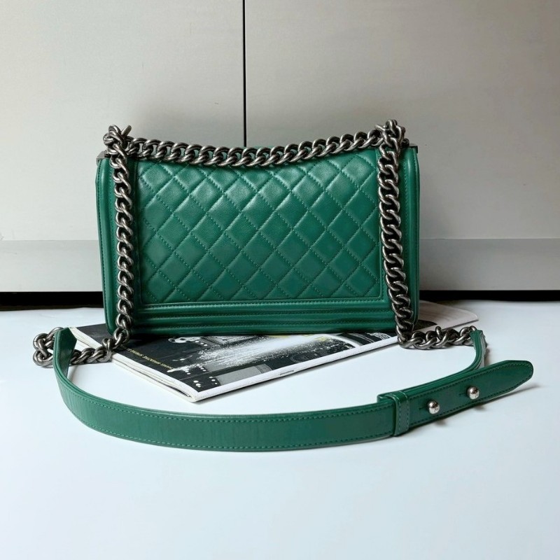 Chanel 霧銀鍊綠色皮革Boy 25-1