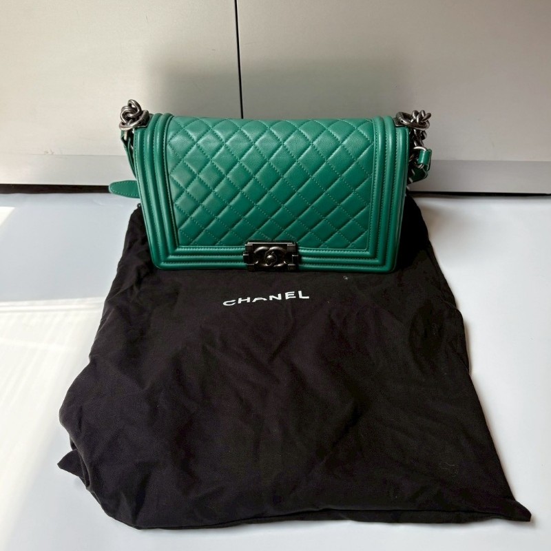 Chanel 霧銀鍊綠色皮革Boy 25-4