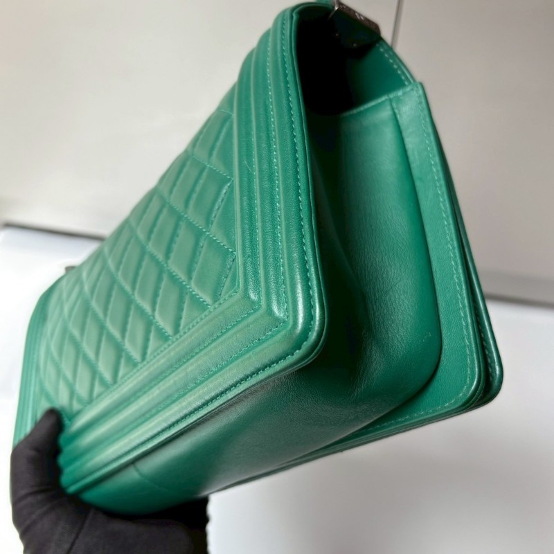 Chanel 霧銀鍊綠色皮革Boy 25-6