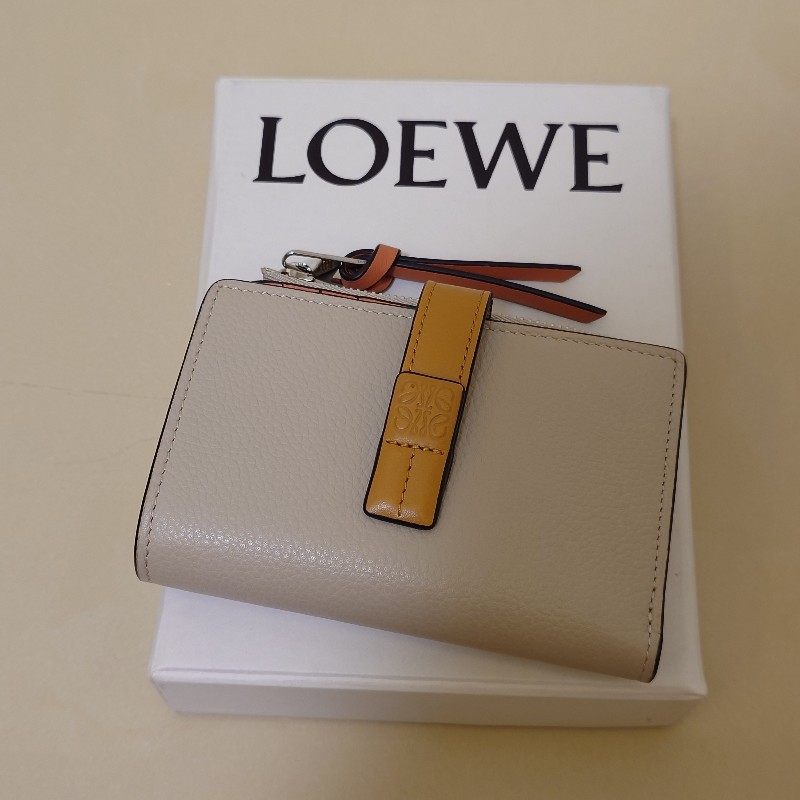 Loewe 經典烙印LOGO撞色小牛皮扣式零錢短夾-0