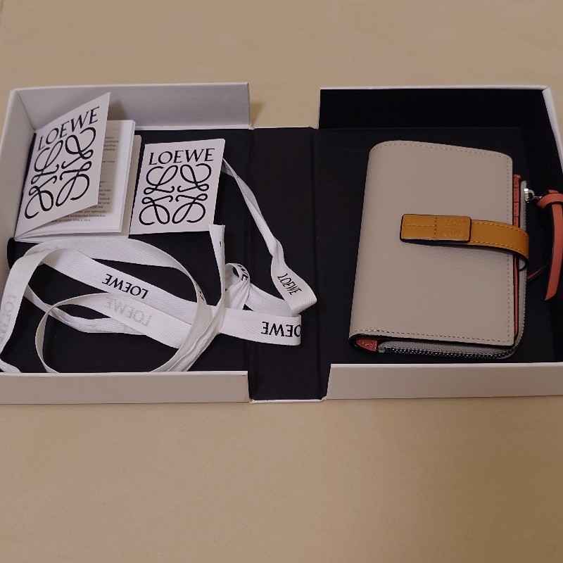 Loewe 經典烙印LOGO撞色小牛皮扣式零錢短夾-2