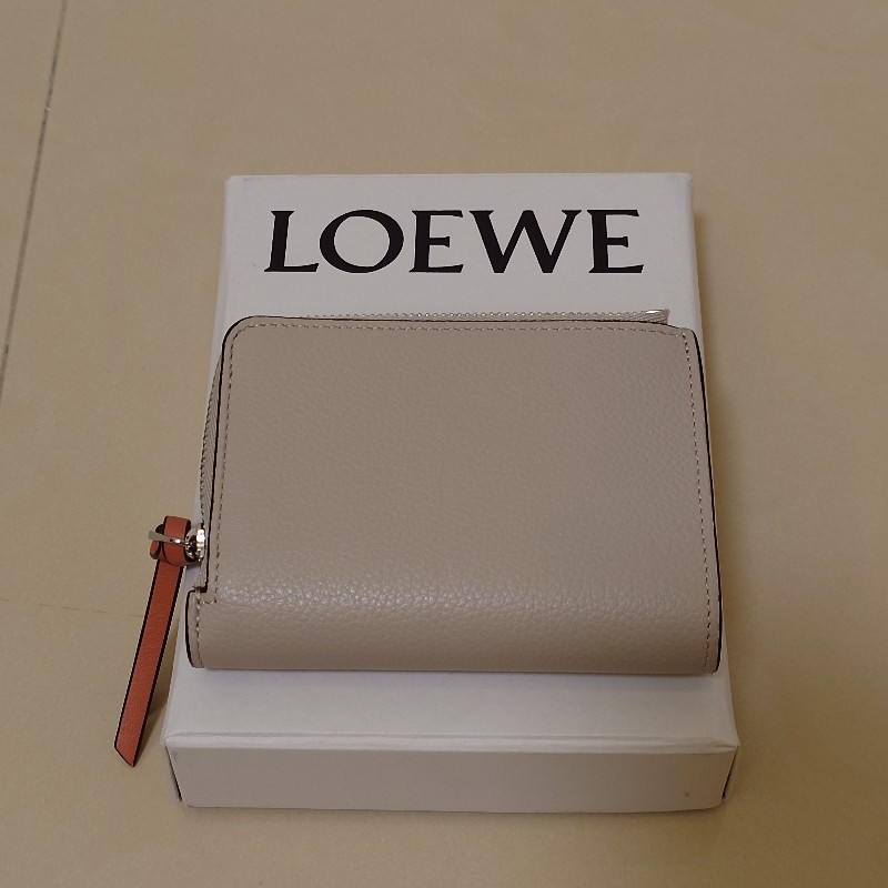 Loewe 經典烙印LOGO撞色小牛皮扣式零錢短夾-6