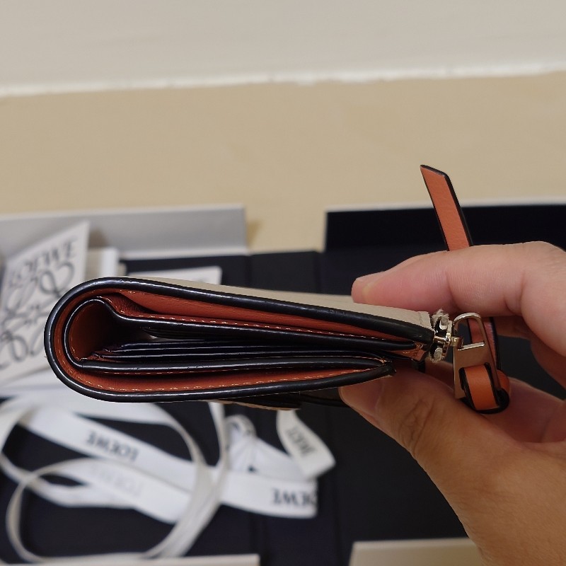 Loewe 經典烙印LOGO撞色小牛皮扣式零錢短夾-8