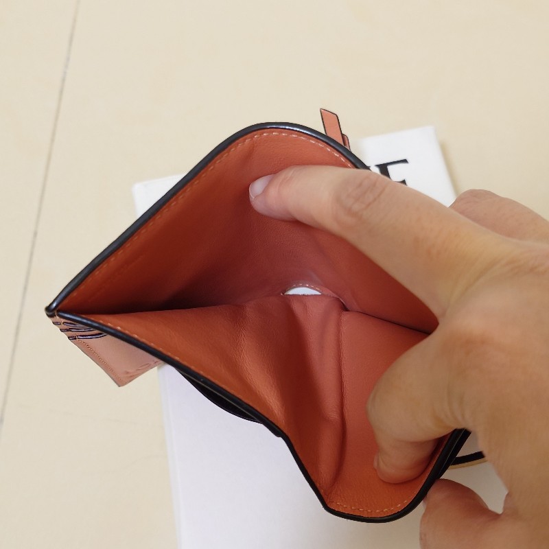Loewe 經典烙印LOGO撞色小牛皮扣式零錢短夾-11